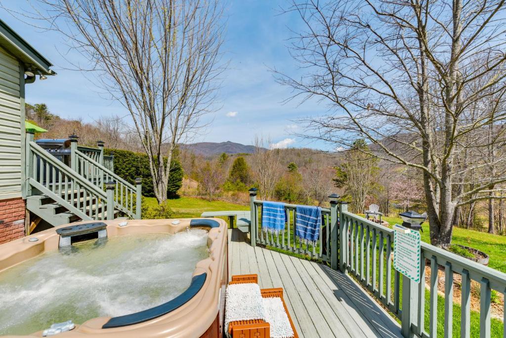 Balsam Grove Apartment | Mtn-View Balsam Grove Getaway with Fire Pit!