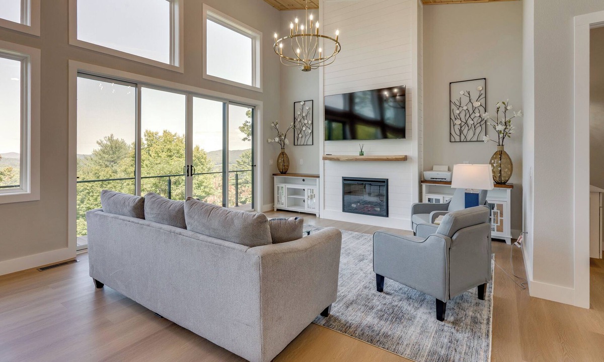 Brasstown House | Mtn-View Decks & Fire Pit: Quiet Brasstown Escape