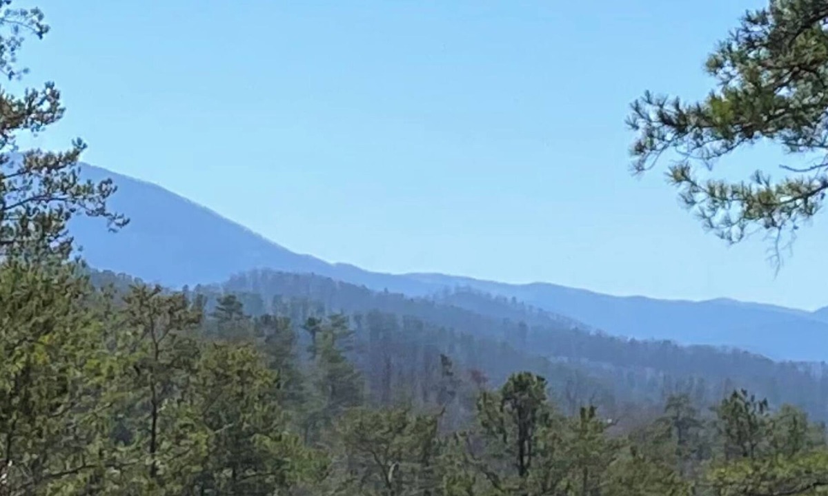 Pigeon Forge Cabin | Mtn.View from Hottub, A+ Location 2 Mi to PF.Pkwy,Not up Mtn,Private,SUPERCLEAN