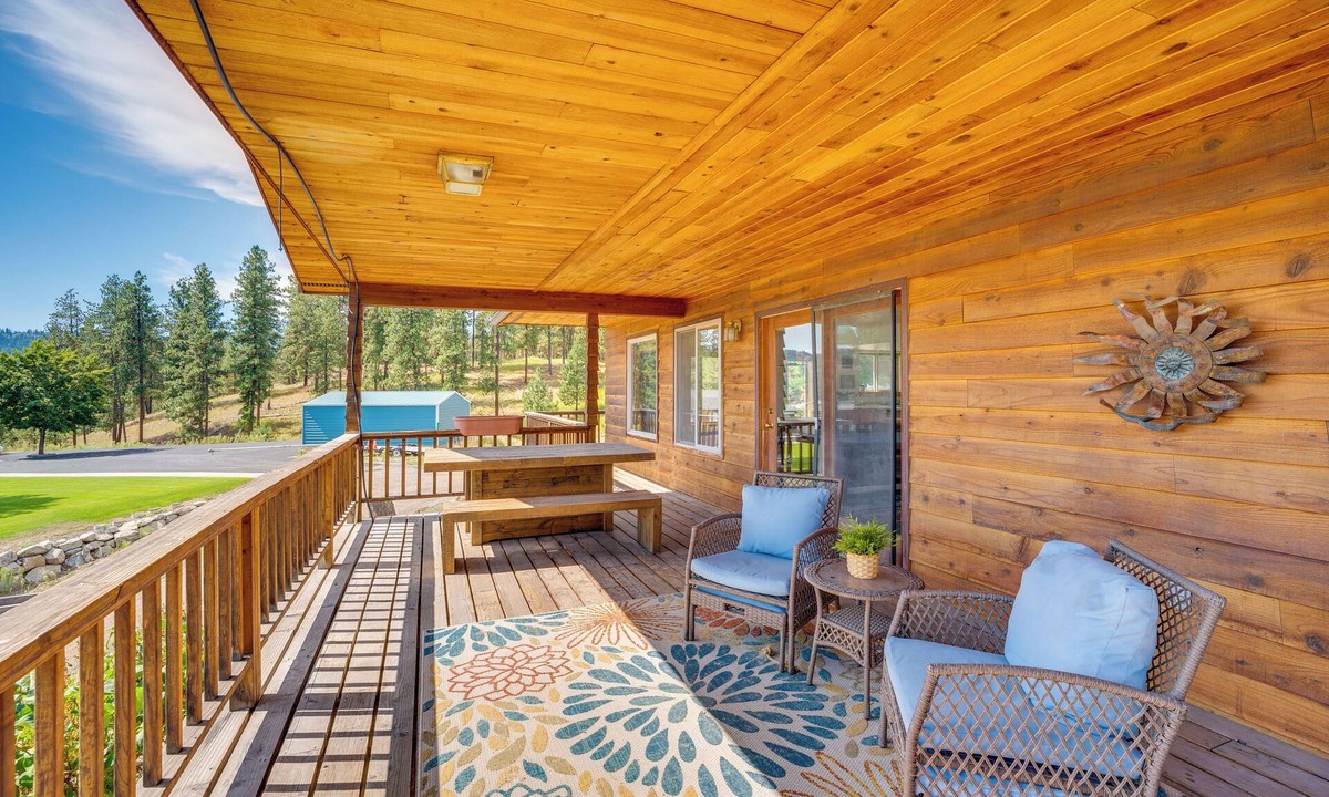Republic House | Mtn-View Getaway w/Spacious Deck in Republic!