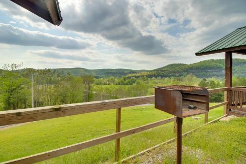 Mountain View House | Mtn-View Porch: Arkansas Cabin Near White River