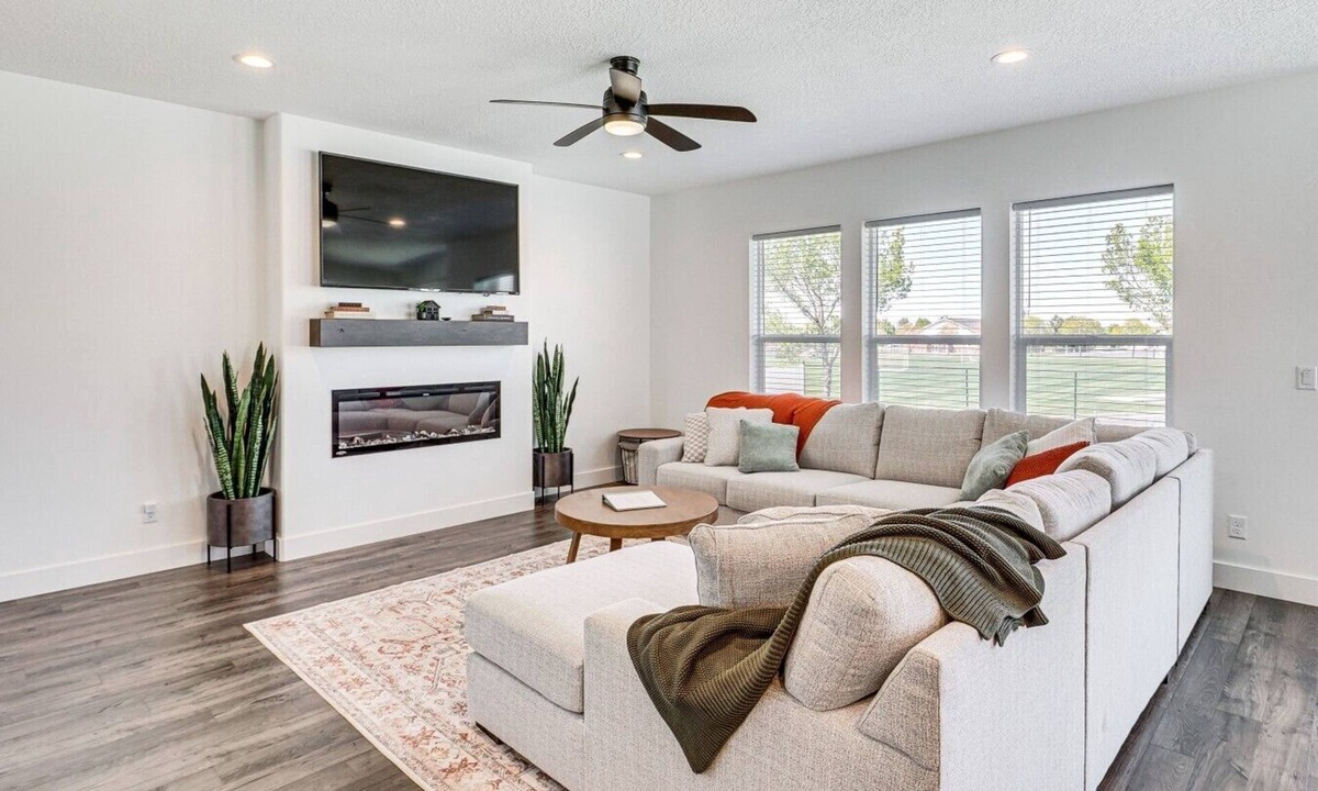 Erda House | Mtn-View Retreat w Large Yard Near Salt Lake!