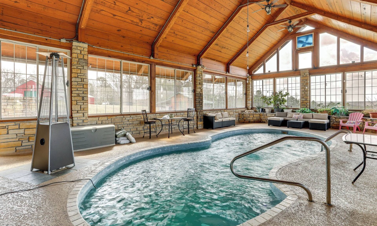 Fairfield Bay House | Mtn-View Shirley Pool House: Pets Welcome!