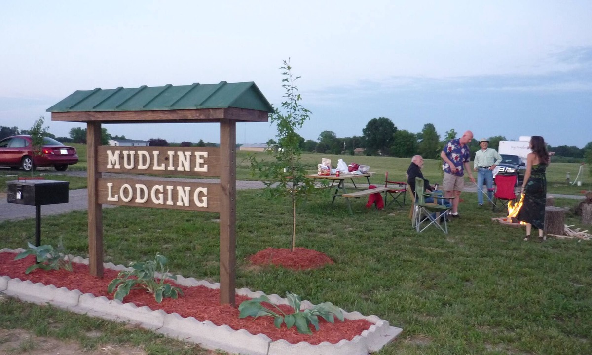 Murphysboro Cabin | Mudline Lodging your premier Cabin Rental in Southern Illinois!