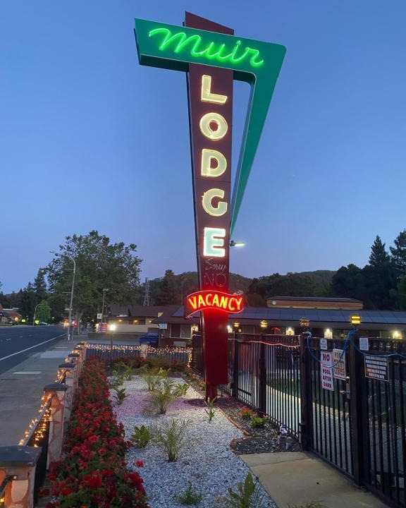 Martinez Hotel | Muir Lodge Motel