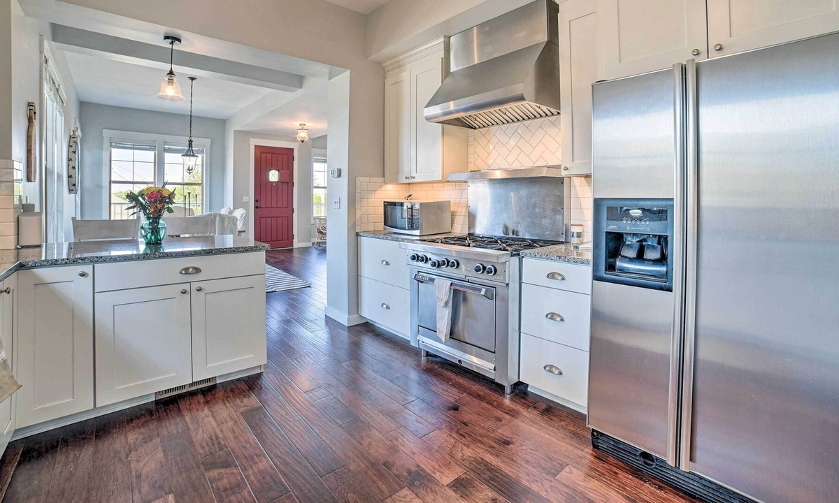 Mukilteo House | Mukilteo Retreat w/ Fire Pit & Ocean Views!