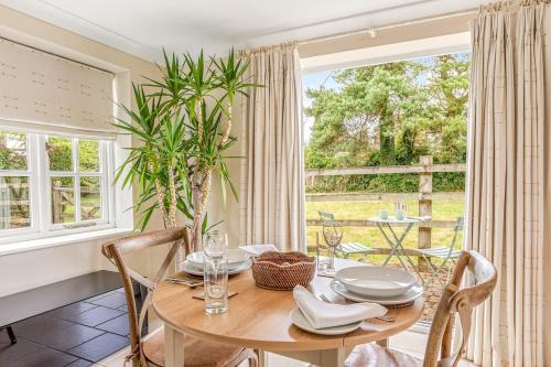 Maidensgrove Apartment | Mulberry Cottage