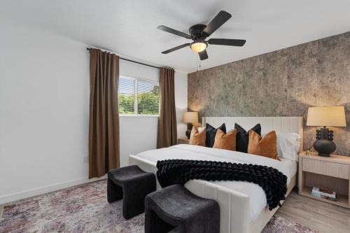 Coronado Hills House | Multi Home - Up to 16 people - Balcony Access