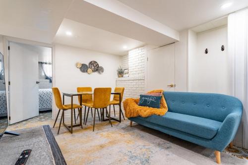 Mississauga Apartment | Multi-level home near Squareone, Airport, 3Parking