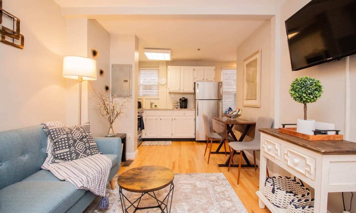 Riverside Apartment | Multi-Level Townhouse, Harvard, MIT, Red line