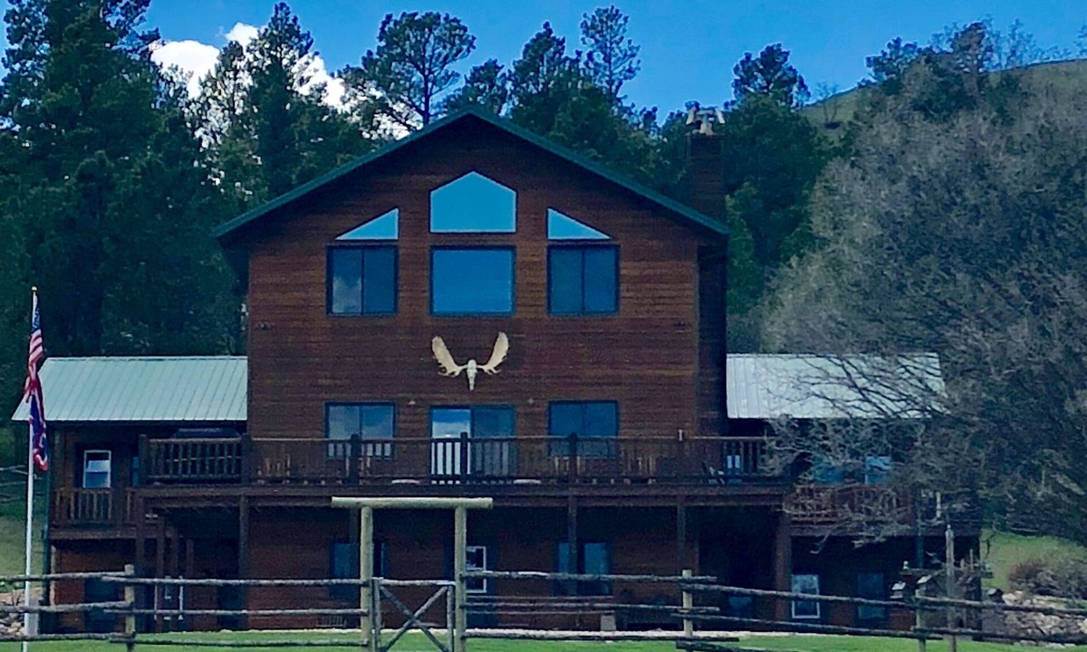 Sundance Cabin | Multi-purpose, secluded lodge with scenic views.