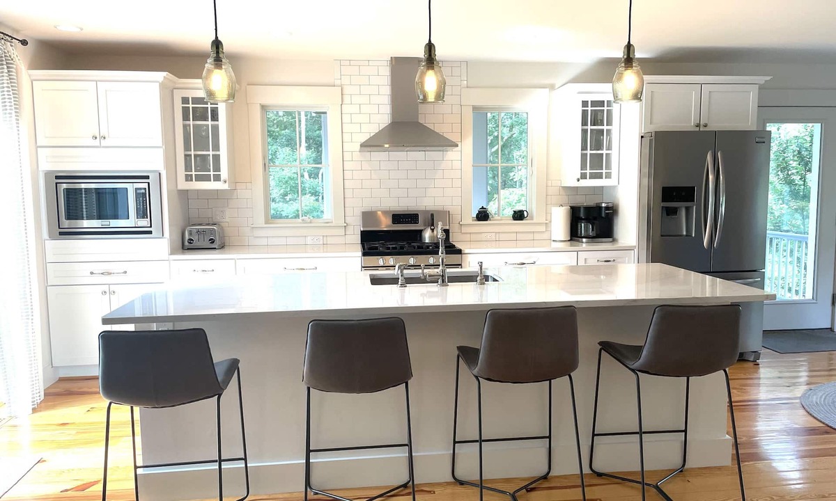 Oak Bluffs House | Multiple Ensuites, Central Air, Perfect Location