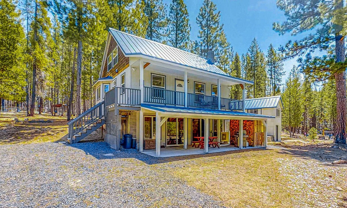 Crescent House | Multiple Unit Retreat w/Firepit & Enclosed Yard