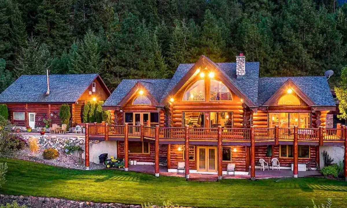 Colville House | Muncton Mountain Lodge