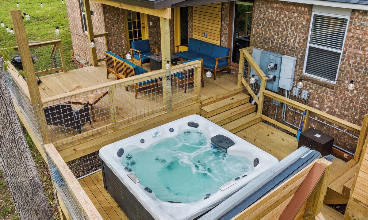 Bentonville House | Mural House B: Private Hot Tub> On The Trails> Fire Pit> EV Charger