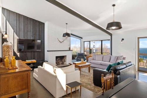 Hilltop House | Muritai - Size! Location! Views!