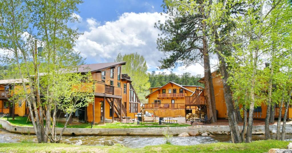 Estes Park Cabin | Murphy's River Lodge