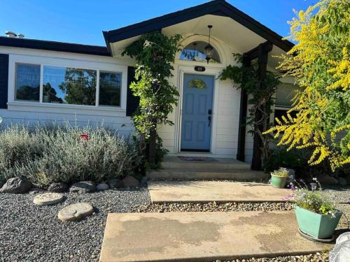 Murphys House | Murphys Nest Walk to Downtown