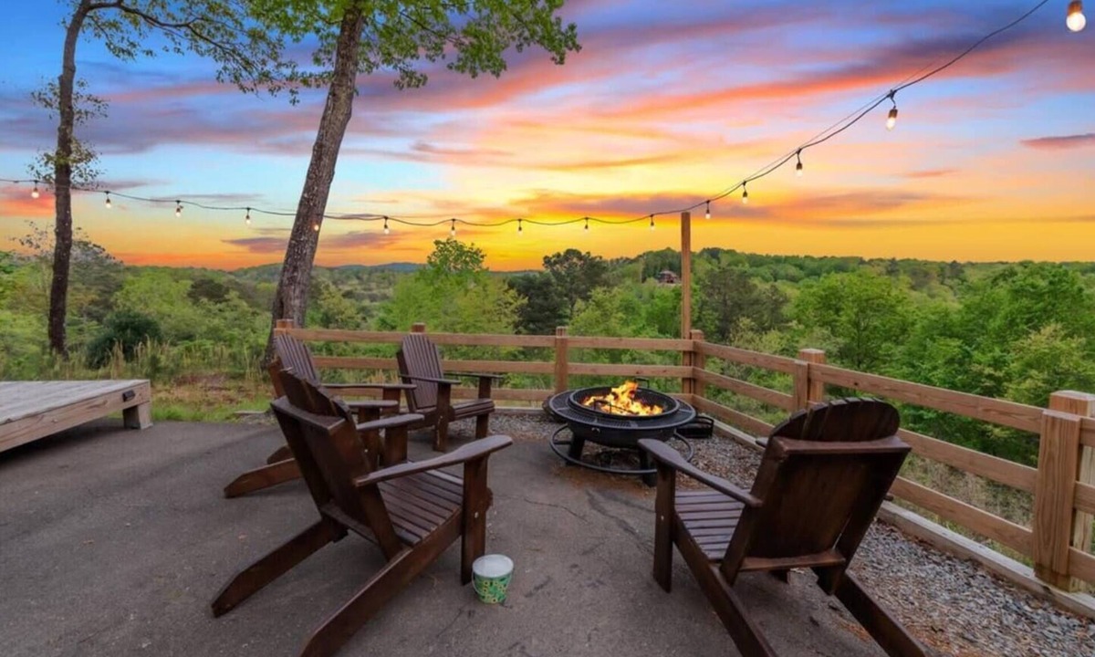 Ellijay Cabin | *Muses Lodge*$Views|Ellijay|Relax|Fire Pit|Hot Tub