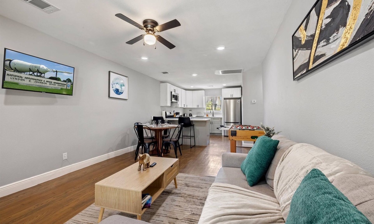 MacGregor Apartment | Museums Cozy Med Center Apt | BBQ Fire Pit Games