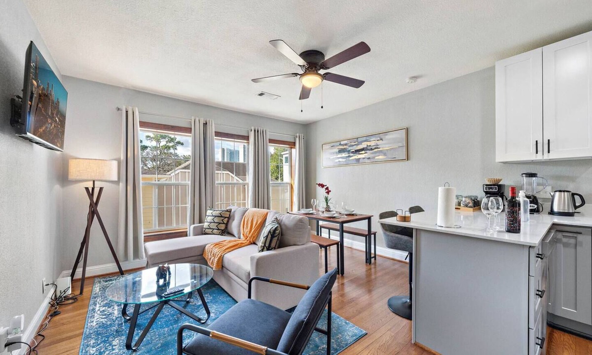 MacGregor Apartment | Museums Med Center Flat | Games WiFi Fire Pit BBQ