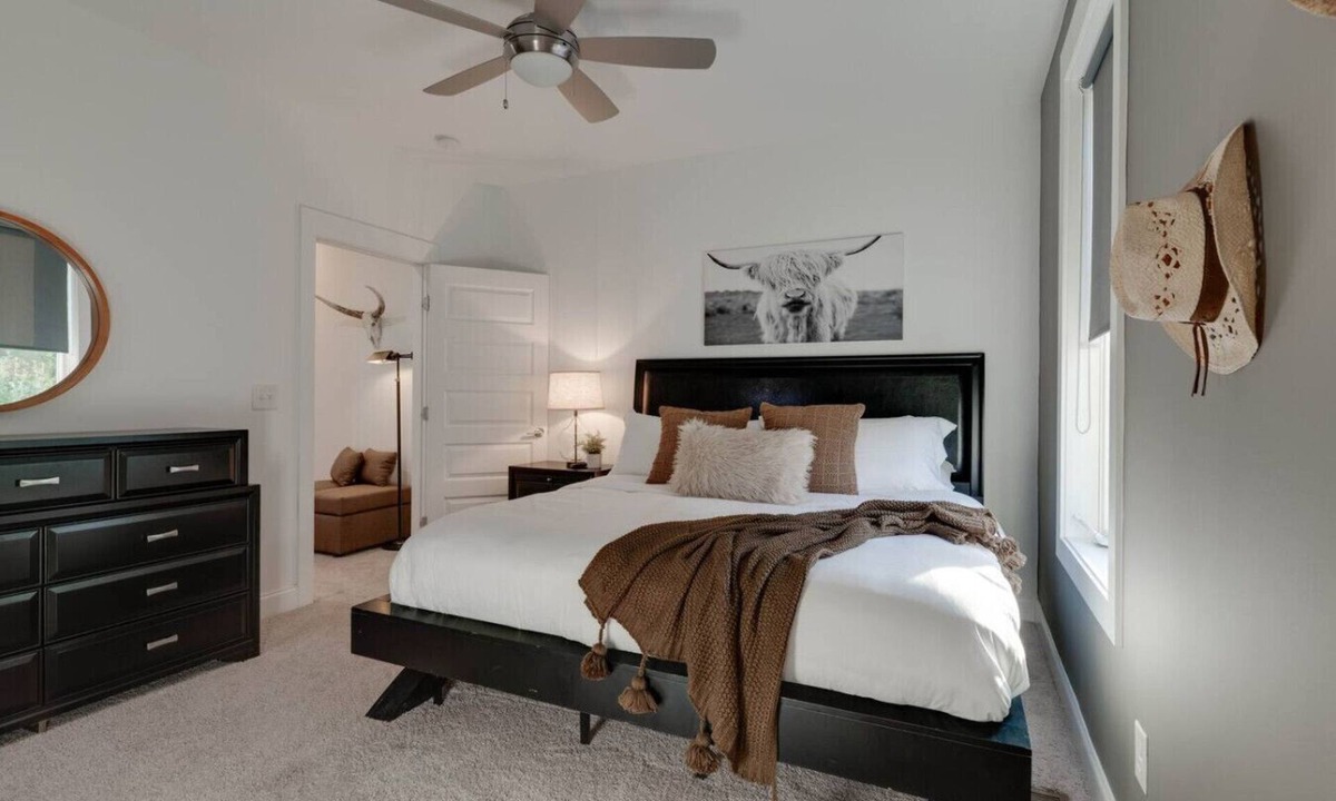 Eighth Avenue House | Music City Command Center: 3BR Berry Hill Home
