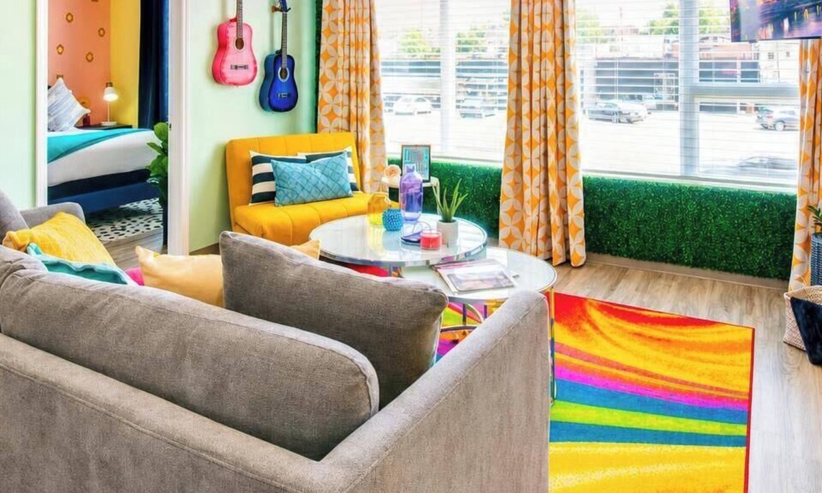 Maxwell Apartment | Music City July 4 modern kitchen, 4K TV, fast Wi-Fi near Nissan Stadium