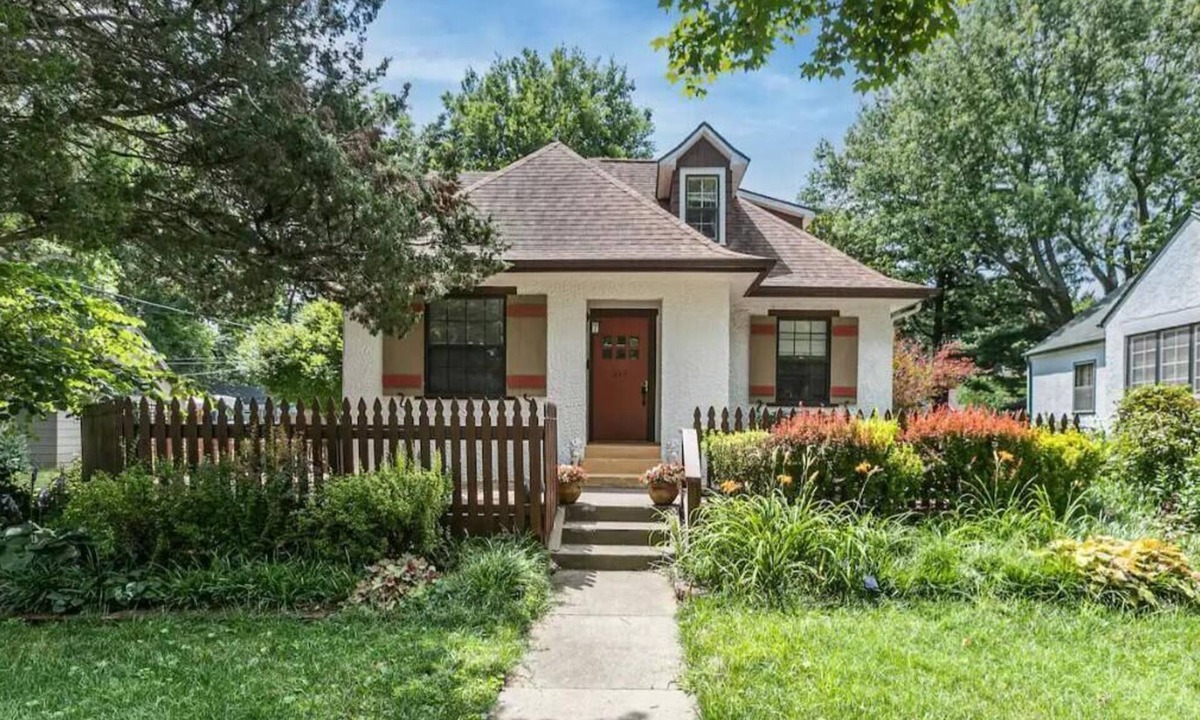 Springfield Apartment | Music Room Basement Apartment w/Private Entrance