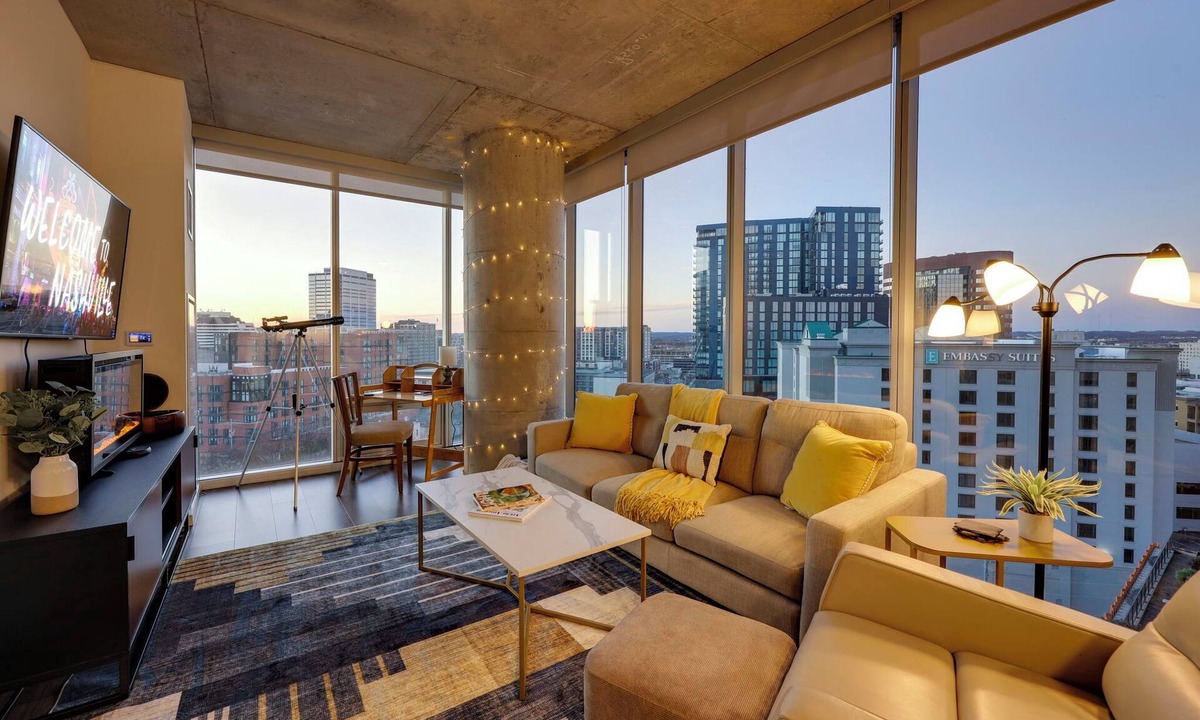Music Row Apartment | Music Row 11th Floor Corner Apt. Breathtaking View