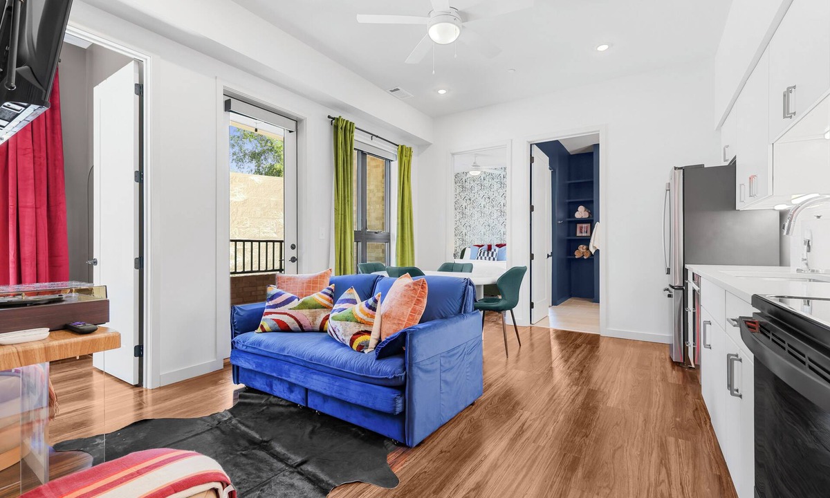 Edgehill Condo | Music Row Bungalow-Pool-Free parking-Rooftop-Near Gulch, Vanderbilt & Broadway