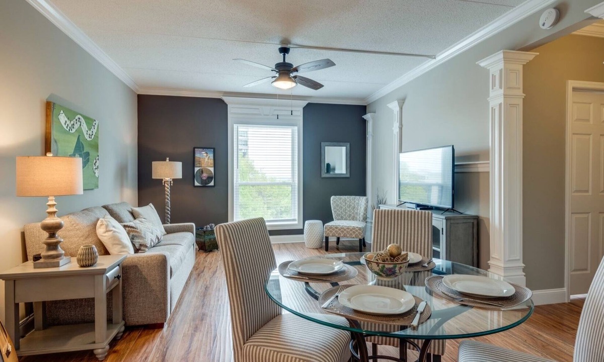 Edgehill Condo | Music Row Condo in Spence Manor/Guitar Shaped Pool