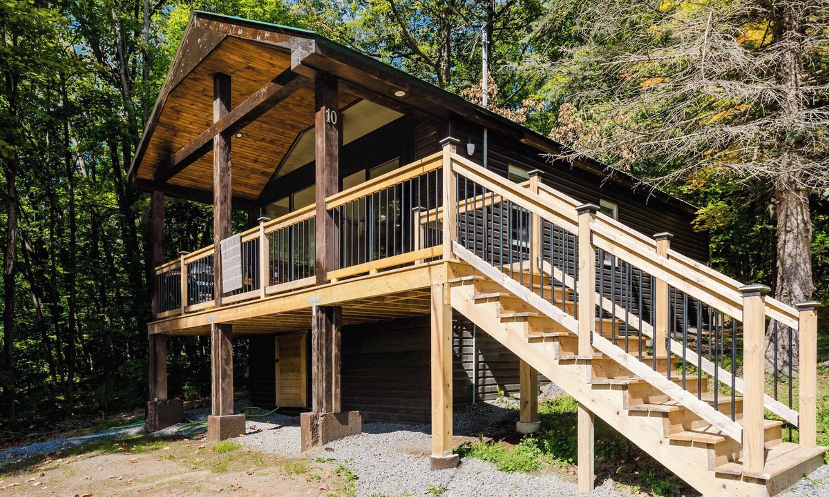 Muskoka Lakes Cottage | Muskoka 2-bedroom Cottage (Pier 100 #10)