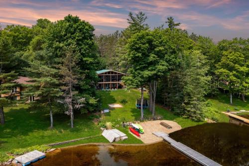Bracebridge House | Muskoka Gem 8ppfireplacescanoekayaks