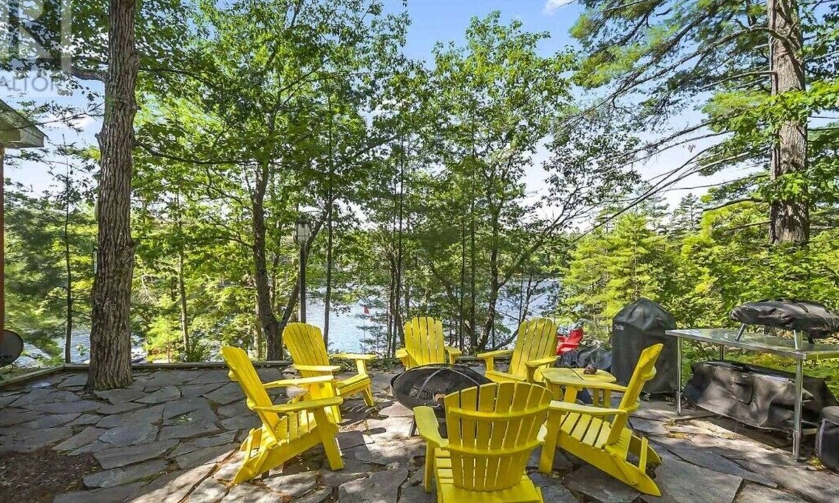 Gravenhurst Cottage | Muskoka Lake - Newer Island Cottage - 3 Bedroom - 1 min ride from marina