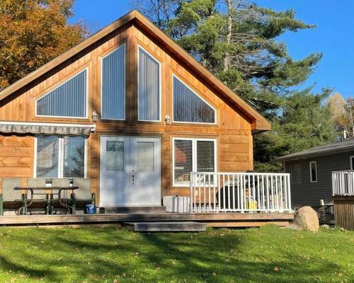 Muskoka Lakes Ski Chalet | Muskoka Lakefront 3-bdrm Chalet #90