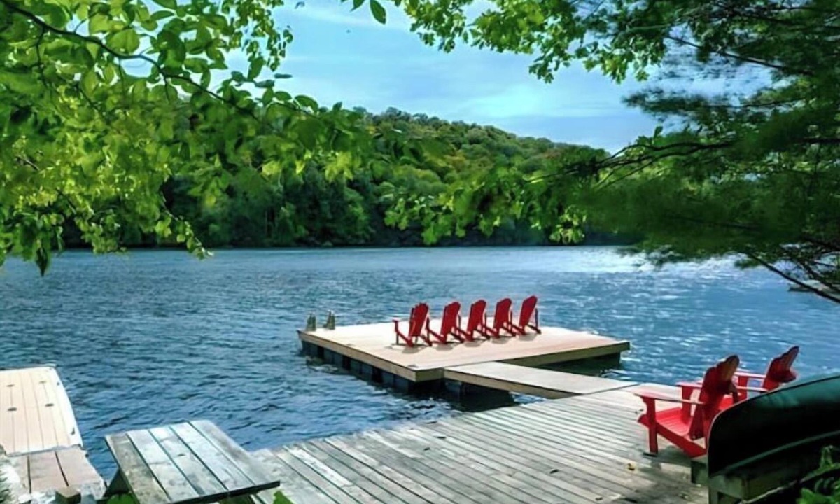 Algonquin Highlands Cottage | Muskoka Lakefront + fast WIFI + good cellular reception