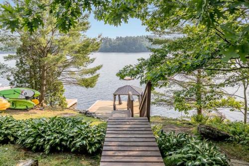 Gravenhurst House | Muskoka Lakeshore Cottage Bliss