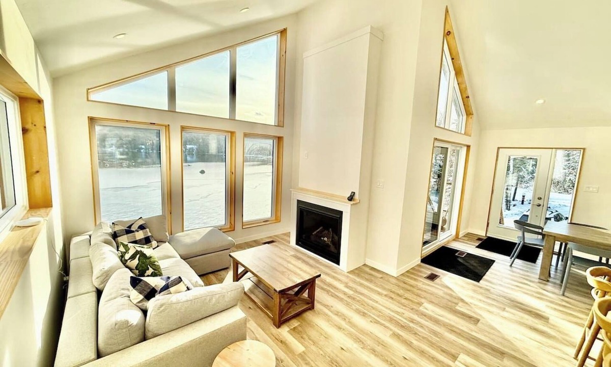 Perry House | Muskoka Retreat on Bay Lake