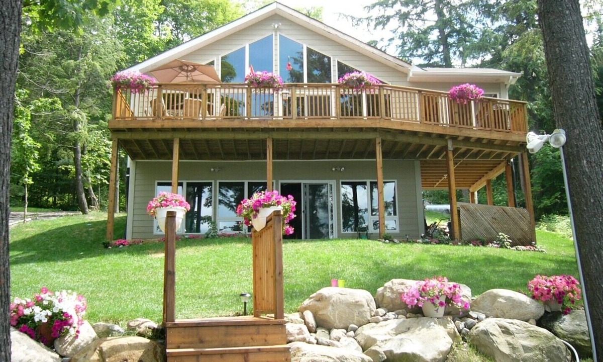 Utterson House | Muskoka Viceroy Lake Front Home