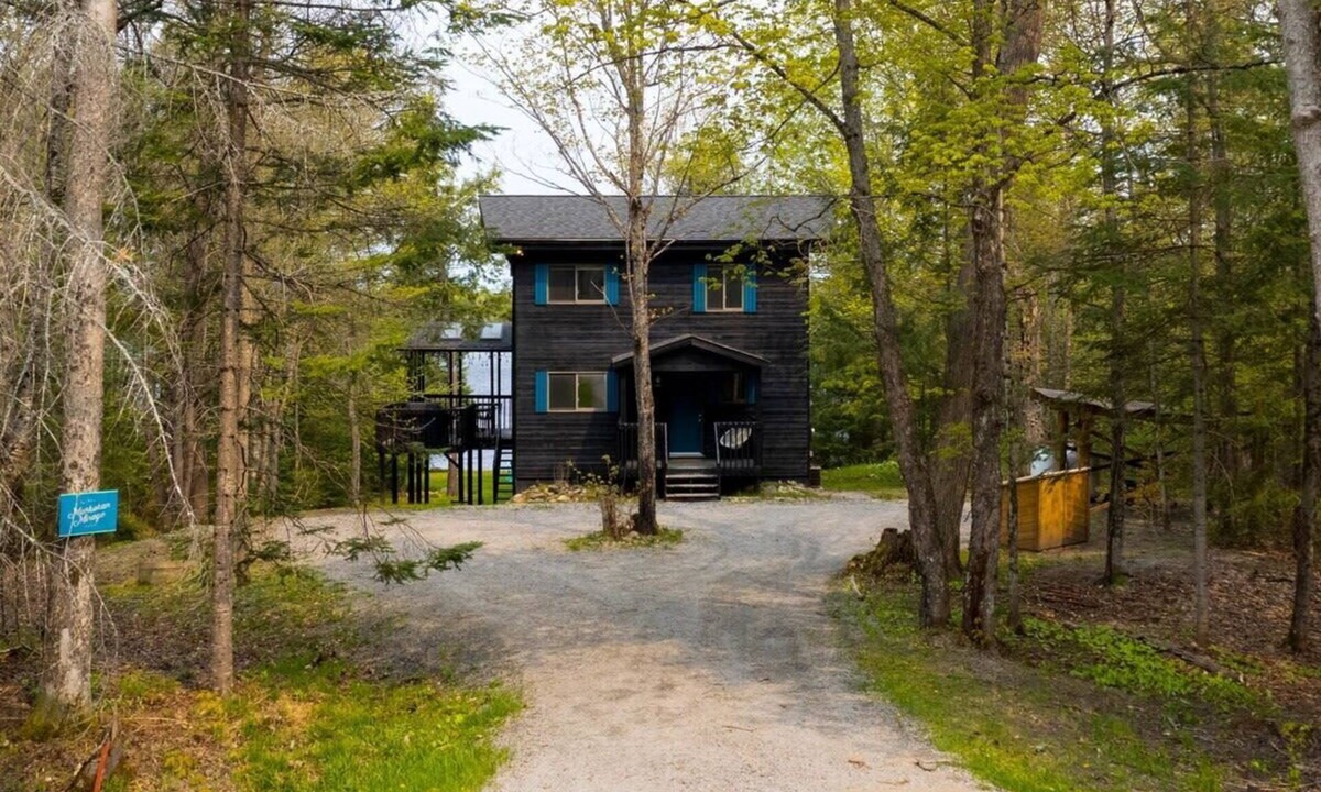 Perry House | Muskokan Mirage Located on Mirage Lake