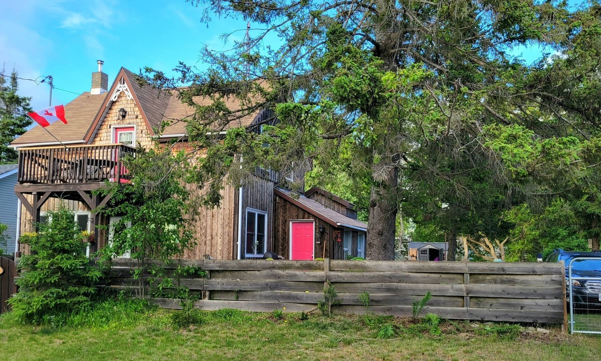 Providence Bay Cottage | Mutchmor House - Steps from the sands of Providence Bay 4 bedrooms, 2.5 baths