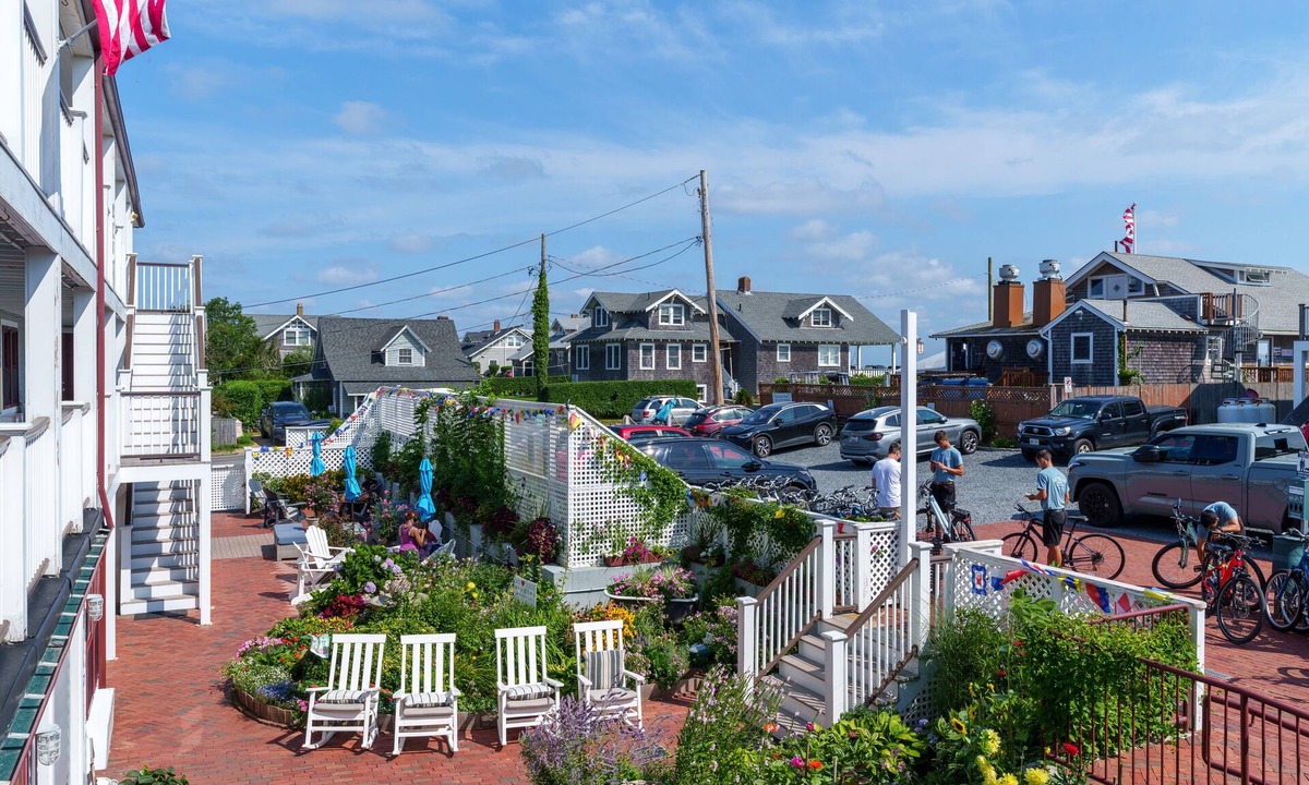 Oak Bluffs Hotel | MV Surfside Hotel