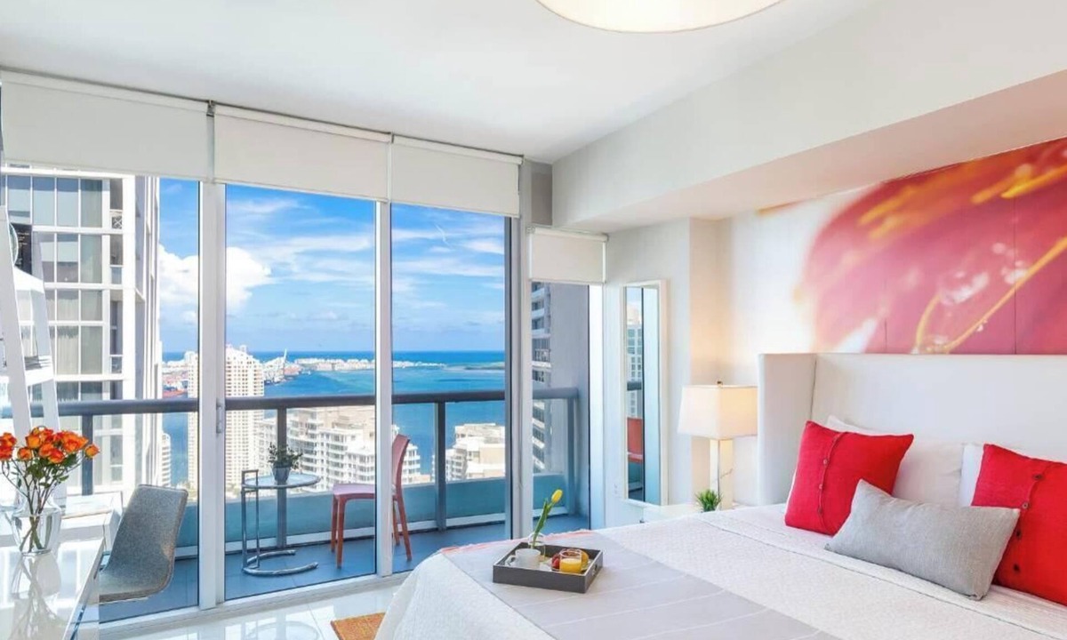 Downtown Miami Apartment | MVR - Where Views Meet Vibes in Miami