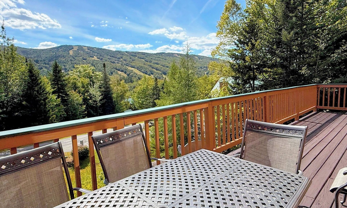 Bretton Woods House | MWP66 End Unit with Gorgeous Mountain Views, Pool Table, Pool/Gym Passes!