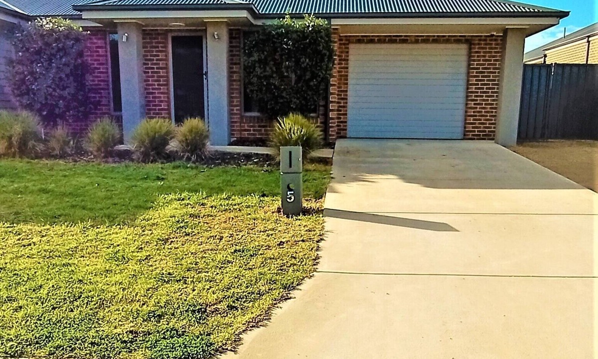 Thurgoona House | * My Abode in Albury *