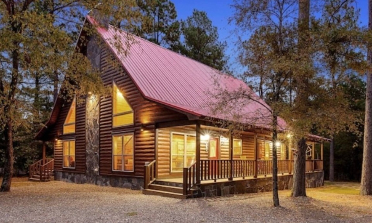 Hochatown Cabin | My Best Friend's Cabin: 2 BR + Loft Game Room, 2 Bath, Sleeps 8