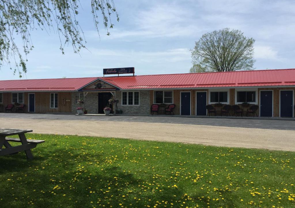 Manitowaning Hotel | My Friends Inn Manitoulin