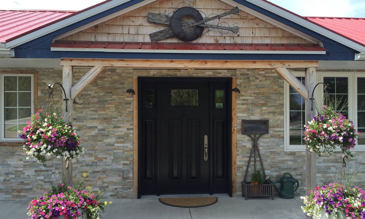 Manitowaning Hotel | My Friends Inn Manitoulin