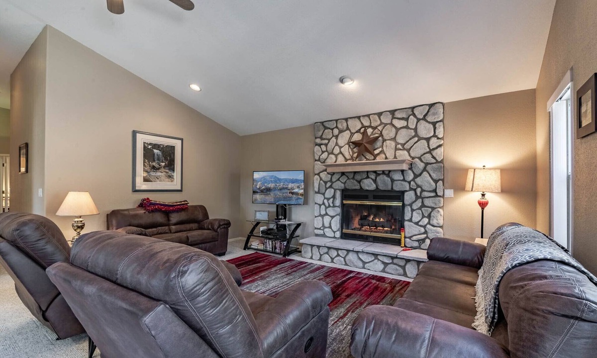 Ruidoso Cabin | My Happy Place | Hot Tub, Fireplace, Jetted Tub!