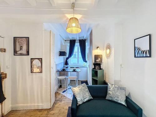 Carnot - Gailleton Apartment | My home auguste comte 1